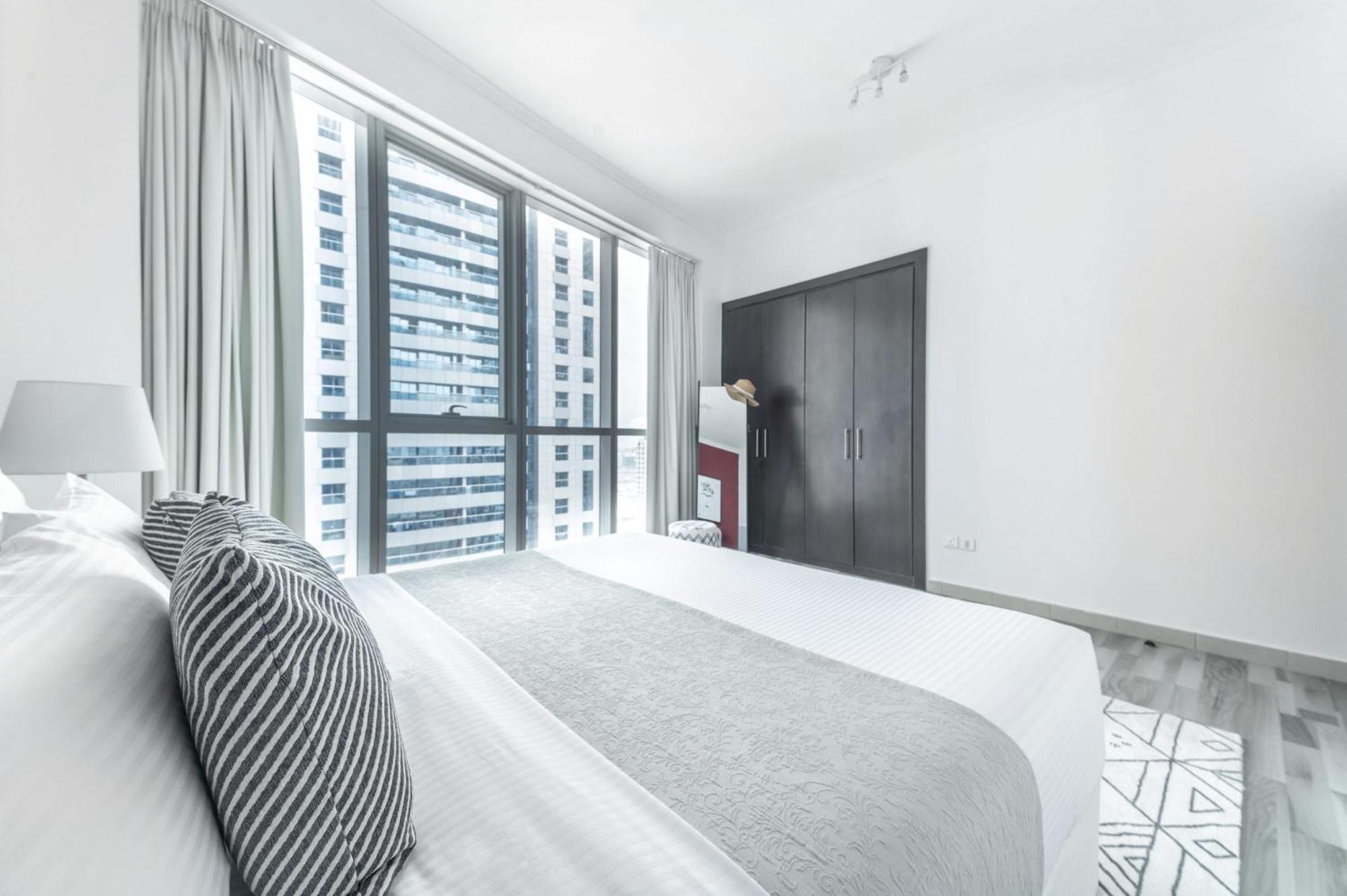 Frank Porter - Torch Tower Dubai Bagian luar foto