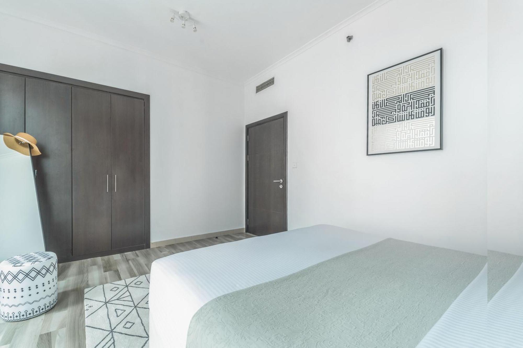 Frank Porter - Torch Tower Dubai Bagian luar foto