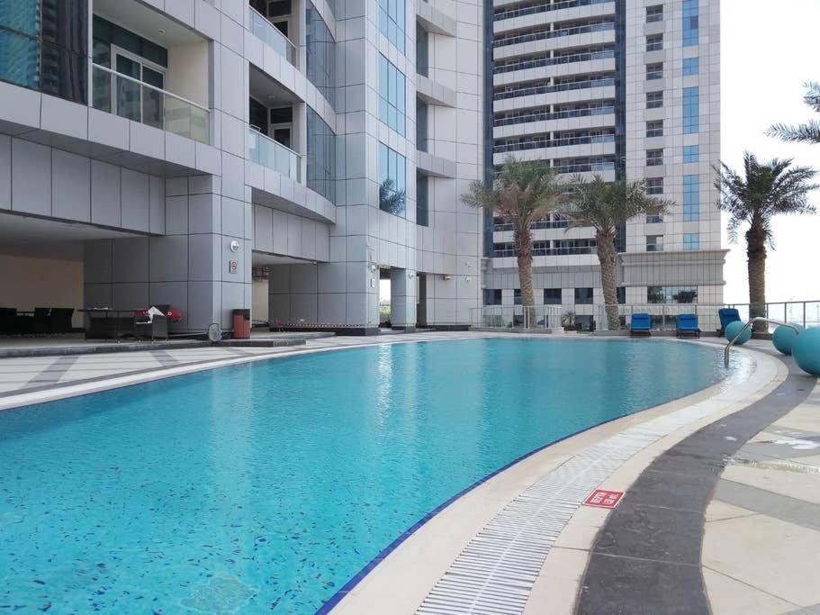 Frank Porter - Torch Tower Dubai Bagian luar foto